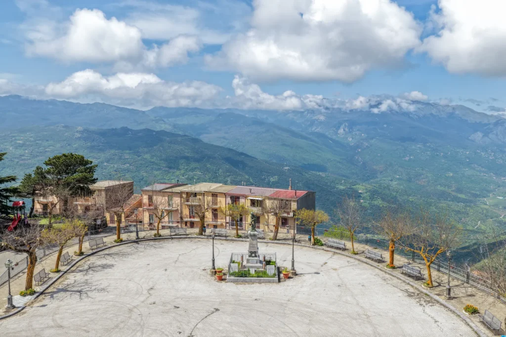 Immagine di listing "Il Belvedere E Il Monumento Ai Caduti": Dji 20260417104405 0290 D Fullres
