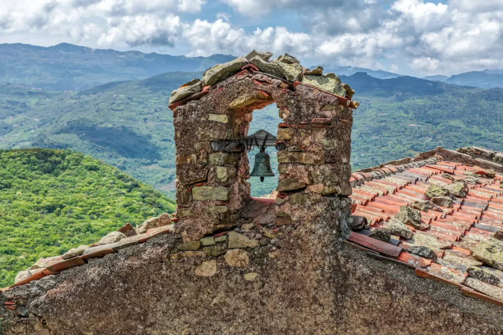 Immagine di listing "La Chiesa Di Santa Maria Dei Tracchi E L’edicola Votiva Dedicata A San Gregorio Magno": Dji 20260417115.