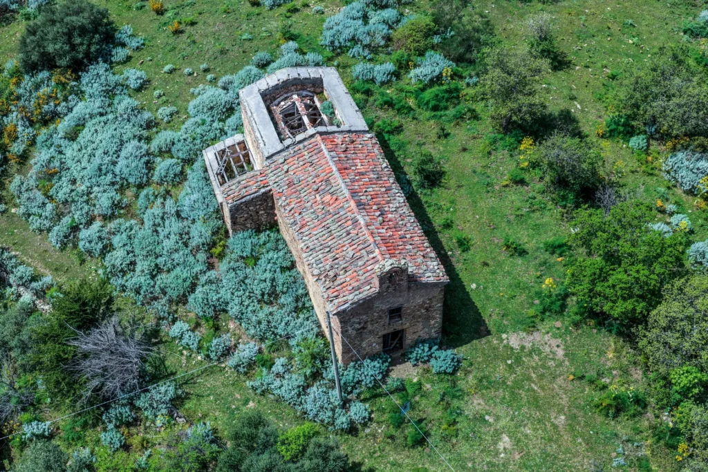 Immagine di listing "La Chiesa Di Santa Maria Dei Tracchi E L’edicola Votiva Dedicata A San Gregorio Magno": Dji 20260417120.
